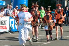 Insgesamt 9000 Teilnehmer gingen beim 11. Siegerländer AOK-Firmenlauf auf die 5.535 Meter lange Strrecke mit Start am Bismarckplatz bis in die Siegener Innenstadt und zurück. Ein Rekordergebnis, denn damit war die größte Breitensportveranstaltung Südwestfalens erstmals komplett ausgebucht!