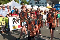 Insgesamt 9000 Teilnehmer gingen beim 11. Siegerländer AOK-Firmenlauf auf die 5.535 Meter lange Strrecke mit Start am Bismarckplatz bis in die Siegener Innenstadt und zurück. Ein Rekordergebnis, denn damit war die größte Breitensportveranstaltung Südwestfalens erstmals komplett ausgebucht!