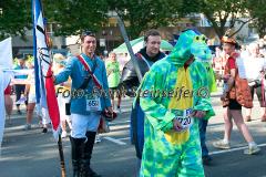 Insgesamt 9000 Teilnehmer gingen beim 11. Siegerländer AOK-Firmenlauf auf die 5.535 Meter lange Strrecke mit Start am Bismarckplatz bis in die Siegener Innenstadt und zurück. Ein Rekordergebnis, denn damit war die größte Breitensportveranstaltung Südwestfalens erstmals komplett ausgebucht!