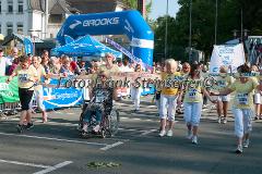 Insgesamt 9000 Teilnehmer gingen beim 11. Siegerländer AOK-Firmenlauf auf die 5.535 Meter lange Strrecke mit Start am Bismarckplatz bis in die Siegener Innenstadt und zurück. Ein Rekordergebnis, denn damit war die größte Breitensportveranstaltung Südwestfalens erstmals komplett ausgebucht!