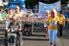 Insgesamt 9000 Teilnehmer gingen beim 11. Siegerländer AOK-Firmenlauf auf die 5.535 Meter lange Strrecke mit Start am Bismarckplatz bis in die Siegener Innenstadt und zurück. Ein Rekordergebnis, denn damit war die größte Breitensportveranstaltung Südwestfalens erstmals komplett ausgebucht!