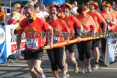 Insgesamt 9000 Teilnehmer gingen beim 11. Siegerländer AOK-Firmenlauf auf die 5.535 Meter lange Strecke mit Start am Bismarckplatz bis in die Siegener Innenstadt und zurück. Ein Rekordergebnis, denn damit war die größte Breitensportveranstaltung Südwestfalens erstmals komplett ausgebucht!