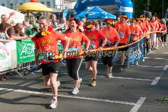 Insgesamt 9000 Teilnehmer gingen beim 11. Siegerländer AOK-Firmenlauf auf die 5.535 Meter lange Strrecke mit Start am Bismarckplatz bis in die Siegener Innenstadt und zurück. Ein Rekordergebnis, denn damit war die größte Breitensportveranstaltung Südwestfalens erstmals komplett ausgebucht!
