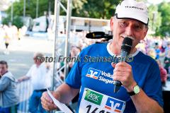 Insgesamt 9000 Teilnehmer gingen beim 11. Siegerländer AOK-Firmenlauf auf die 5.535 Meter lange Strrecke mit Start am Bismarckplatz bis in die Siegener Innenstadt und zurück. Ein Rekordergebnis, denn damit war die größte Breitensportveranstaltung Südwestfalens erstmals komplett ausgebucht!