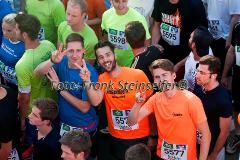 Insgesamt 9000 Teilnehmer gingen beim 11. Siegerländer AOK-Firmenlauf auf die 5.535 Meter lange Strrecke mit Start am Bismarckplatz bis in die Siegener Innenstadt und zurück. Ein Rekordergebnis, denn damit war die größte Breitensportveranstaltung Südwestfalens erstmals komplett ausgebucht!