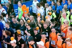 Insgesamt 9000 Teilnehmer gingen beim 11. Siegerländer AOK-Firmenlauf auf die 5.535 Meter lange Strrecke mit Start am Bismarckplatz bis in die Siegener Innenstadt und zurück. Ein Rekordergebnis, denn damit war die größte Breitensportveranstaltung Südwestfalens erstmals komplett ausgebucht!