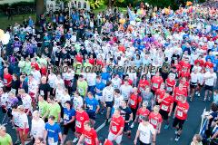 Insgesamt 9000 Teilnehmer gingen beim 11. Siegerländer AOK-Firmenlauf auf die 5.535 Meter lange Strrecke mit Start am Bismarckplatz bis in die Siegener Innenstadt und zurück. Ein Rekordergebnis, denn damit war die größte Breitensportveranstaltung Südwestfalens erstmals komplett ausgebucht!