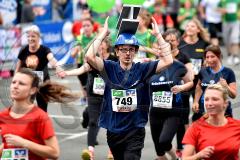 13. Siegerländer AOK-Firmenlauf am 5. Juli 2016 mit Start und Ziel auf dem Bismarckplatz