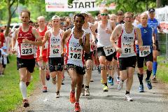 25. Deuzer Pfingstlauf. Der Jubiläumslauf des TuS Deuz wurde zu einer Hitzeschlacht bei Temperaturen von über 30 Grad im Schatten.