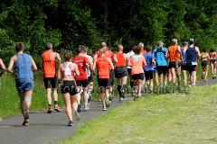 25. Deuzer Pfingstlauf. Der Jubiläumslauf des TuS Deuz wurde zu einer Hitzeschlacht bei Temperaturen von über 30 Grad im Schatten.