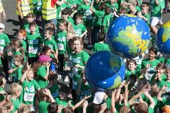 Insgesamt 7500 Schülerinnen und Schüler aus 57 Schulen
des Kreises Siegen-Wittgenstein nahmen am
2. Juli 2014 am 2. Siegerländer Volksbank Schülerlauf teil.