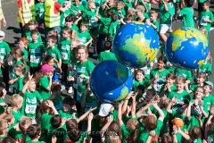Insgesamt 7500 Schülerinnen und Schüler aus 57 Schulen
des Kreises Siegen-Wittgenstein nahmen am
2. Juli 2014 am 2. Siegerländer Volksbank Schülerlauf teil.