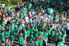 Insgesamt 7500 Schülerinnen und Schüler aus 57 Schulen
des Kreises Siegen-Wittgenstein nahmen am
2. Juli 2014 am 2. Siegerländer Volksbank Schülerlauf teil.