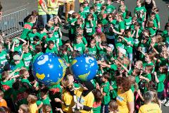 Insgesamt 7500 Schülerinnen und Schüler aus 57 Schulen
des Kreises Siegen-Wittgenstein nahmen am
2. Juli 2014 am 2. Siegerländer Volksbank Schülerlauf teil.