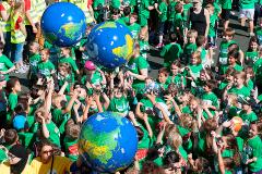 Insgesamt 7500 Schülerinnen und Schüler aus 57 Schulen
des Kreises Siegen-Wittgenstein nahmen am
2. Juli 2014 am 2. Siegerländer Volksbank Schülerlauf teil.