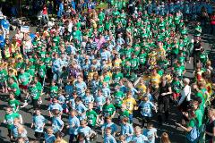Insgesamt 7500 Schülerinnen und Schüler aus 57 Schulen
des Kreises Siegen-Wittgenstein nahmen am
2. Juli 2014 am 2. Siegerländer Volksbank Schülerlauf teil.