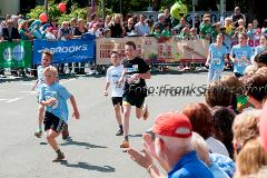 Insgesamt 7500 Schülerinnen und Schüler aus 57 Schulen
des Kreises Siegen-Wittgenstein nahmen am
2. Juli 2014 am 2. Siegerländer Volksbank Schülerlauf teil.