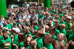 Insgesamt 7500 Schülerinnen und Schüler aus 57 Schulen
des Kreises Siegen-Wittgenstein nahmen am
2. Juli 2014 am 2. Siegerländer Volksbank Schülerlauf teil.