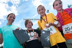 128 Schülerinnen und Schüler aus 8 Grundschulen nahmen an der vierten Auflage des Mocki-Cups teil -- einem Lauftalent-Sichtungswettbewerbes im Rahmen des Projekts "Erfolg mit SchuSS" - Schule und Sport Siegen. Ausrichter war erneut der CLV Siegerland. Den großen Wanderpokal staubte erneut die Grundschule Wilgersdorf ab, die den Preis zum dritten Mal gewann und somit die Trophäe endgültig in Besitz nehmen kann.