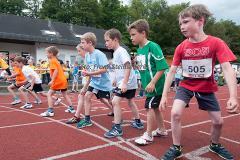 128 Schülerinnen und Schüler aus 8 Grundschulen nahmen an der vierten Auflage des Mocki-Cups teil -- einem Lauftalent-Sichtungswettbewerbes im Rahmen des Projekts "Erfolg mit SchuSS" - Schule und Sport Siegen. Ausrichter war erneut der CLV Siegerland. Den großen Wanderpokal staubte erneut die Grundschule Wilgersdorf ab, die den Preis zum dritten Mal gewann und somit die Trophäe endgültig in Besitz nehmen kann.