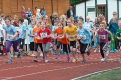 128 Schülerinnen und Schüler aus 8 Grundschulen nahmen an der vierten Auflage des Mocki-Cups teil -- einem Lauftalent-Sichtungswettbewerbes im Rahmen des Projekts "Erfolg mit SchuSS" - Schule und Sport Siegen. Ausrichter war erneut der CLV Siegerland. Den großen Wanderpokal staubte erneut die Grundschule Wilgersdorf ab, die den Preis zum dritten Mal gewann und somit die Trophäe endgültig in Besitz nehmen kann.