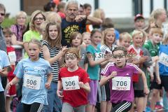 128 Schülerinnen und Schüler aus 8 Grundschulen nahmen an der vierten Auflage des Mocki-Cups teil -- einem Lauftalent-Sichtungswettbewerbes im Rahmen des Projekts "Erfolg mit SchuSS" - Schule und Sport Siegen. Ausrichter war erneut der CLV Siegerland. Den großen Wanderpokal staubte erneut die Grundschule Wilgersdorf ab, die den Preis zum dritten Mal gewann und somit die Trophäe endgültig in Besitz nehmen kann.