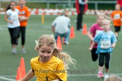 128 Schülerinnen und Schüler aus 8 Grundschulen nahmen an der vierten Auflage des Mocki-Cups teil -- einem Lauftalent-Sichtungswettbewerbes im Rahmen des Projekts "Erfolg mit SchuSS" - Schule und Sport Siegen. Ausrichter war erneut der CLV Siegerland. Den großen Wanderpokal staubte erneut die Grundschule Wilgersdorf ab, die den Preis zum dritten Mal gewann und somit die Trophäe endgültig in Besitz nehmen kann.