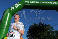 NRW-Turnfestlauf an der Sieg-Arena - 
3. Lauf zur Rothaar-Laufserie um den AOK-Cup 2015